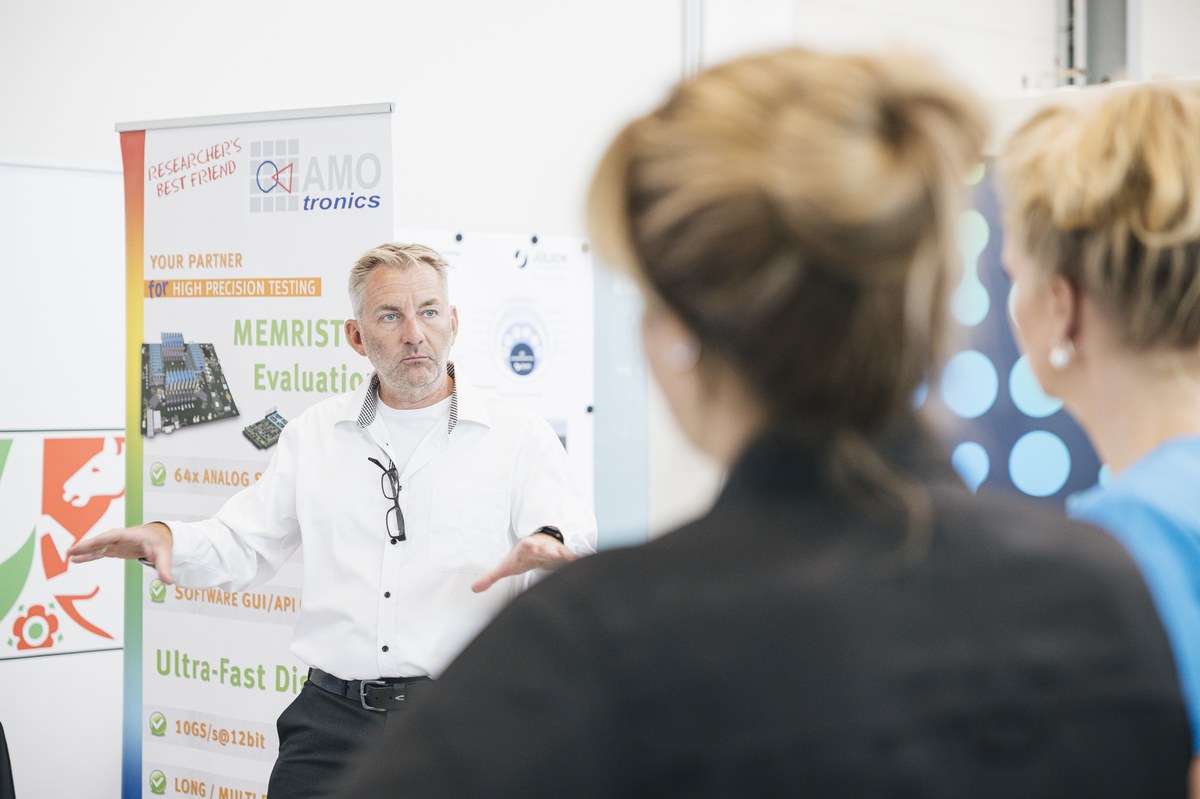 Strukturwandel im Fokus: Ministerinnen zu Besuch im Brainergy Park – NEUROTEC stellt neuromorphe Technologien vor