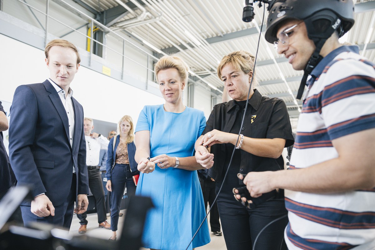Strukturwandel im Fokus: Ministerinnen zu Besuch im Brainergy Park – NEUROTEC stellt neuromorphe Technologien vor